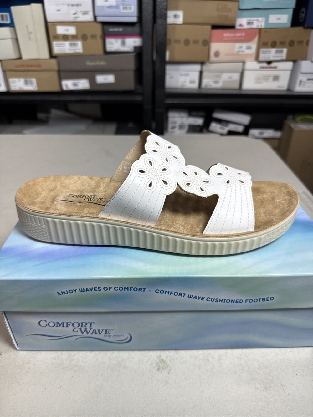 Women 10 Easy Street Comfort Wave Taj Slide Sandals White